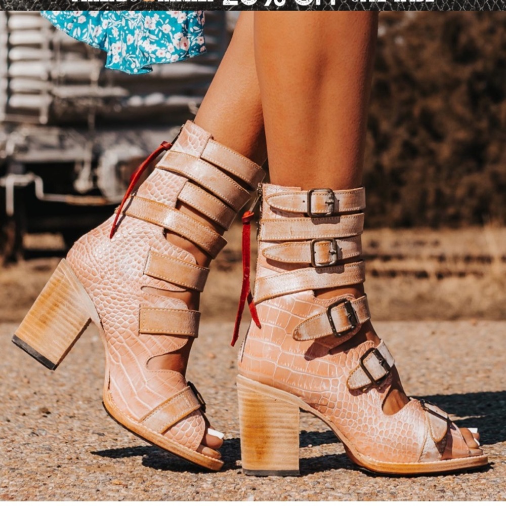 Freebird bond sandals